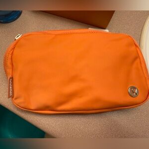 Lululemon Everywhere belt bag Coral